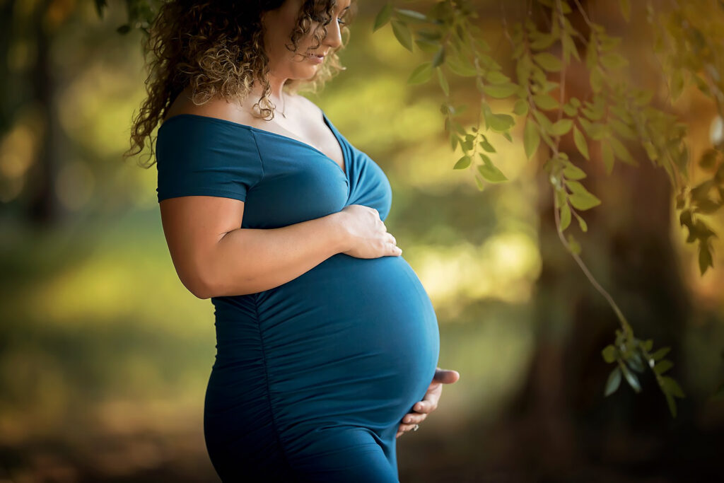 Outdoor maternity portraits by Kimberly Cowan Photography, a Midland Texas maternity photographer